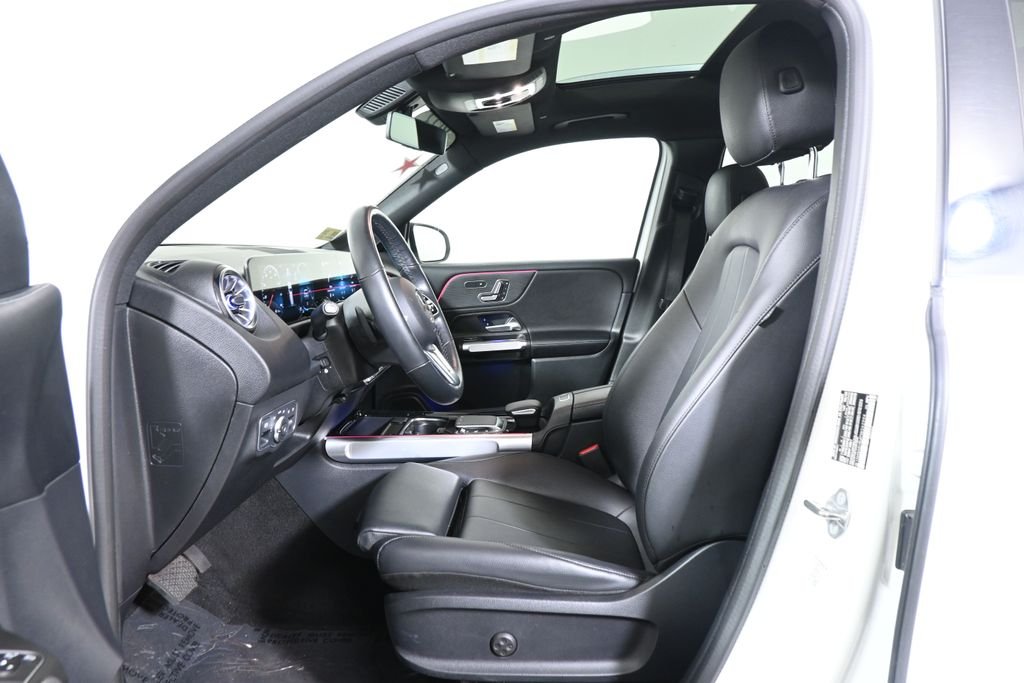 Used 2023 Polar White Mercedes-Benz GLB 250 image 3