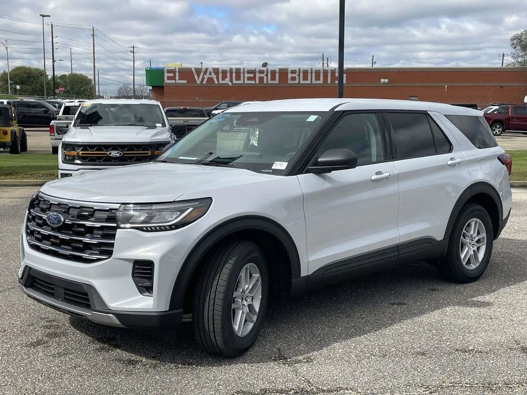 New 2026 Space White Metallic Ford Active 100A image 7