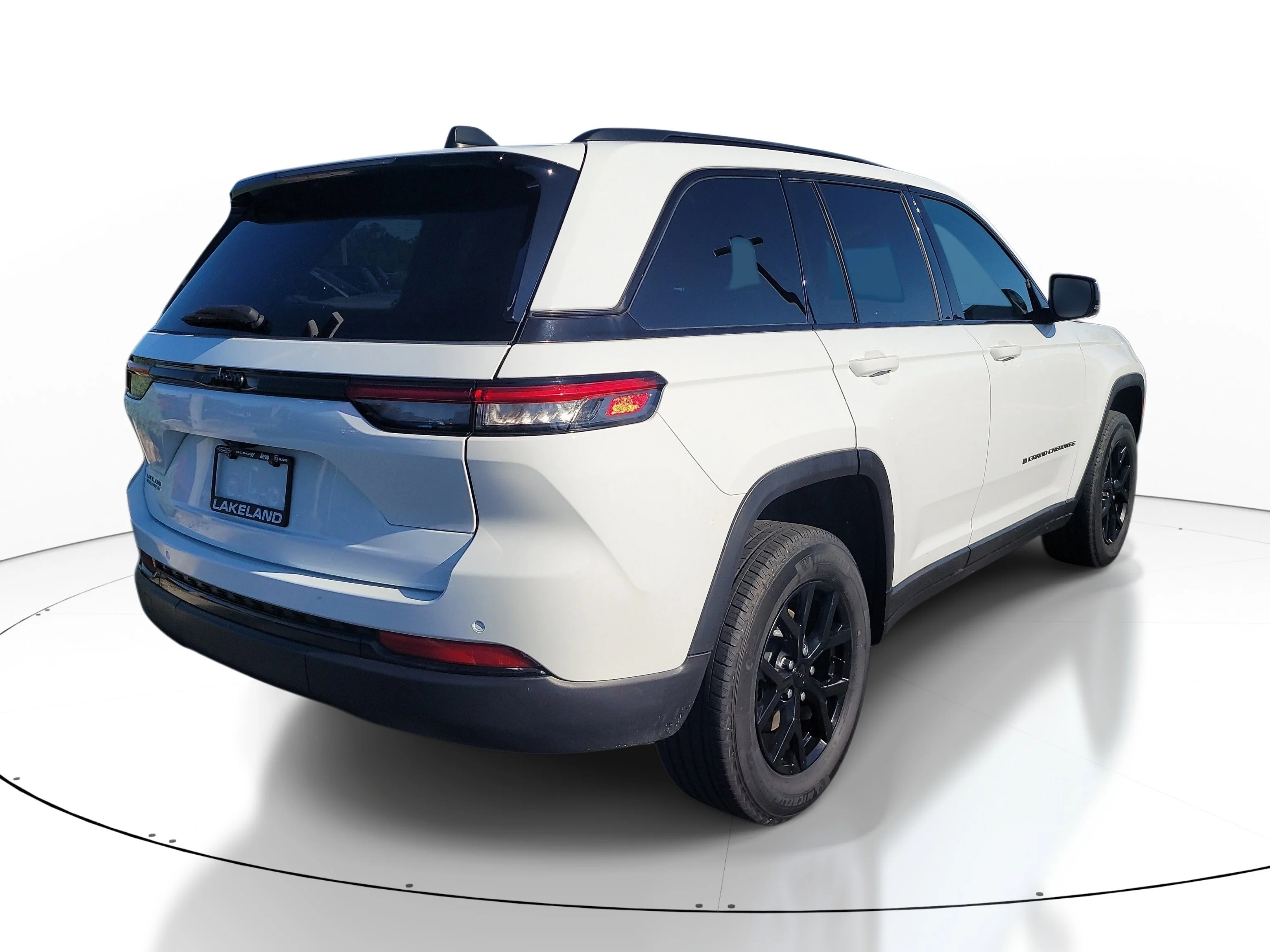 Used 2024 Bright White Clearcoat Jeep Altitude image 4