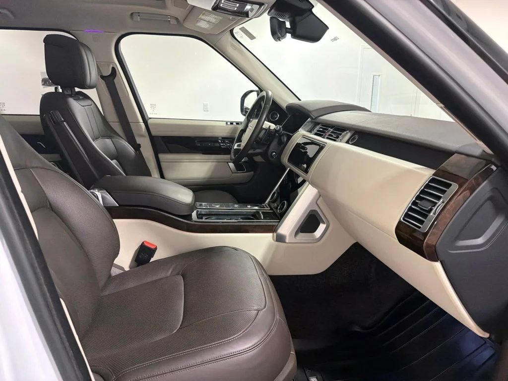 Used 2020  Land Rover HSE image 25
