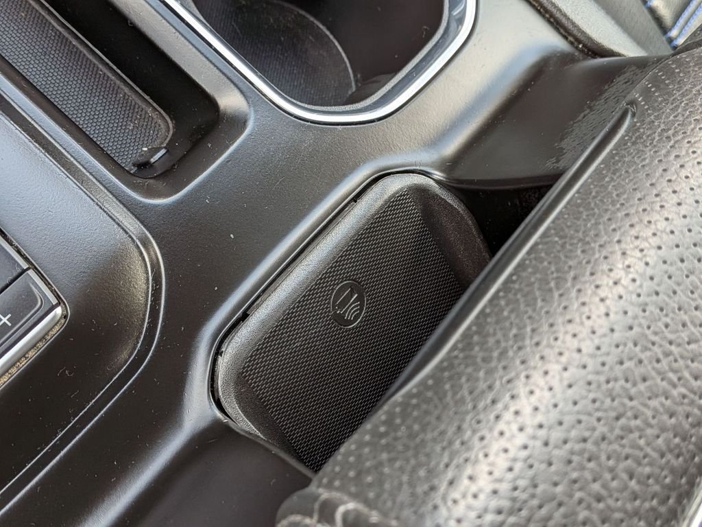Used 2022 Silver GMC Denali image 28