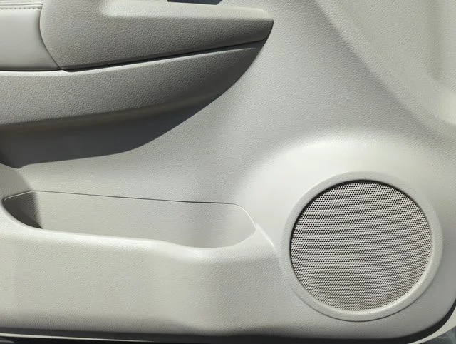 Used 2022 White Nissan SV image 33