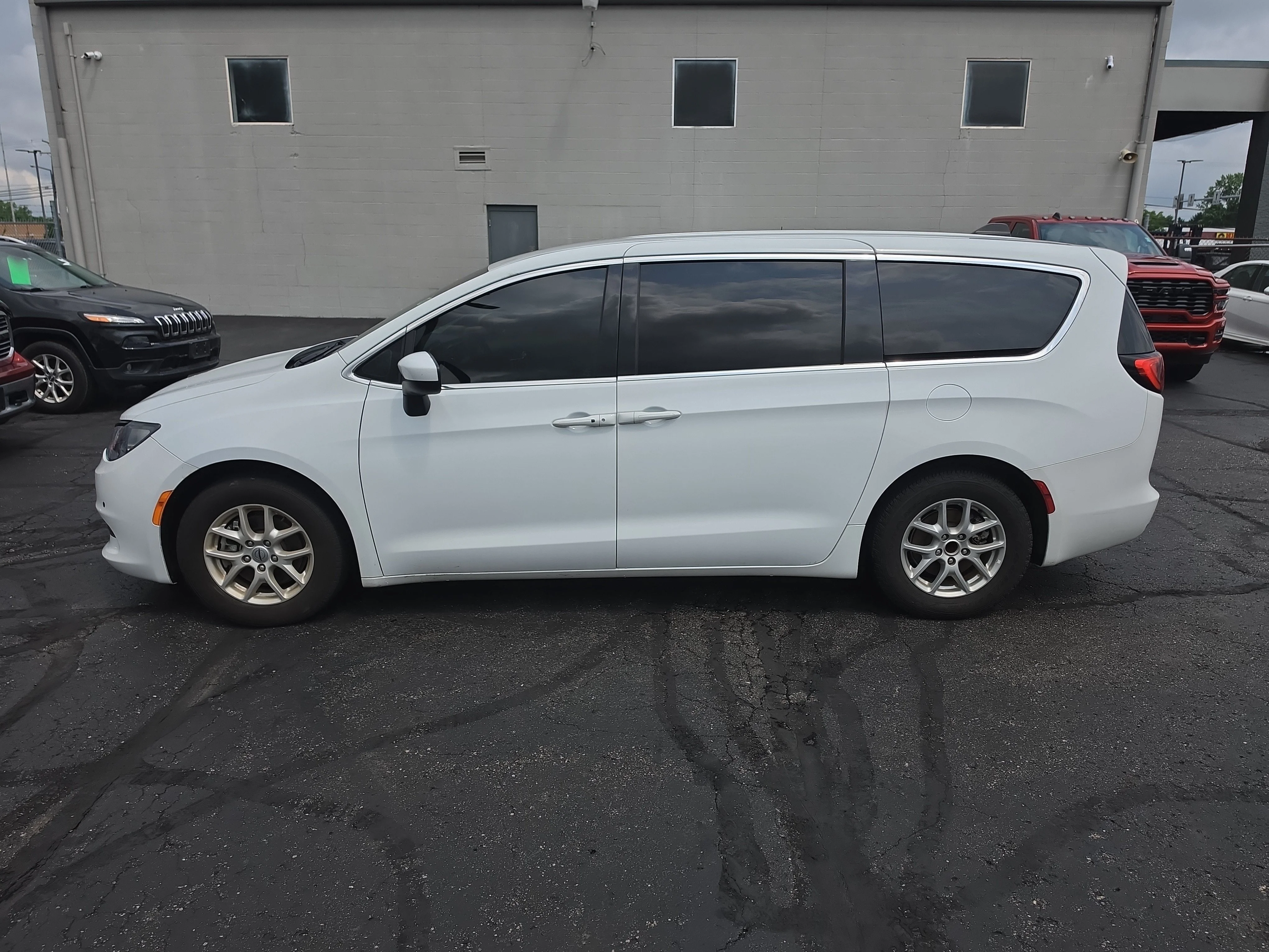 Used 2021 Bright White Clearcoat Chrysler LX image 6