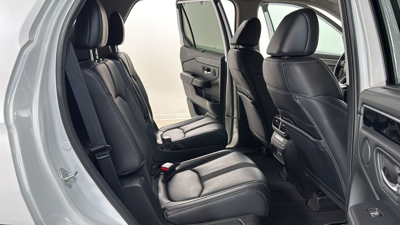 Used 2023 White Honda EX-L image 18