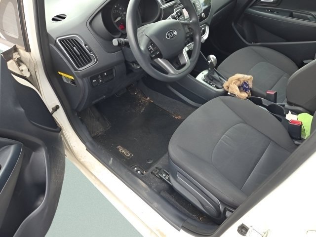 Used 2017 Clear White Kia LX image 17