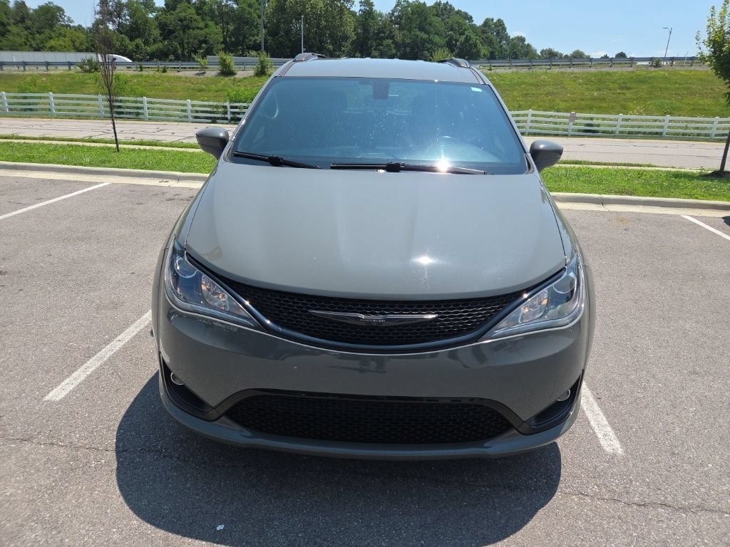Used 2020 Ceramic Gray Clearcoat Chrysler Launch Edition image 3