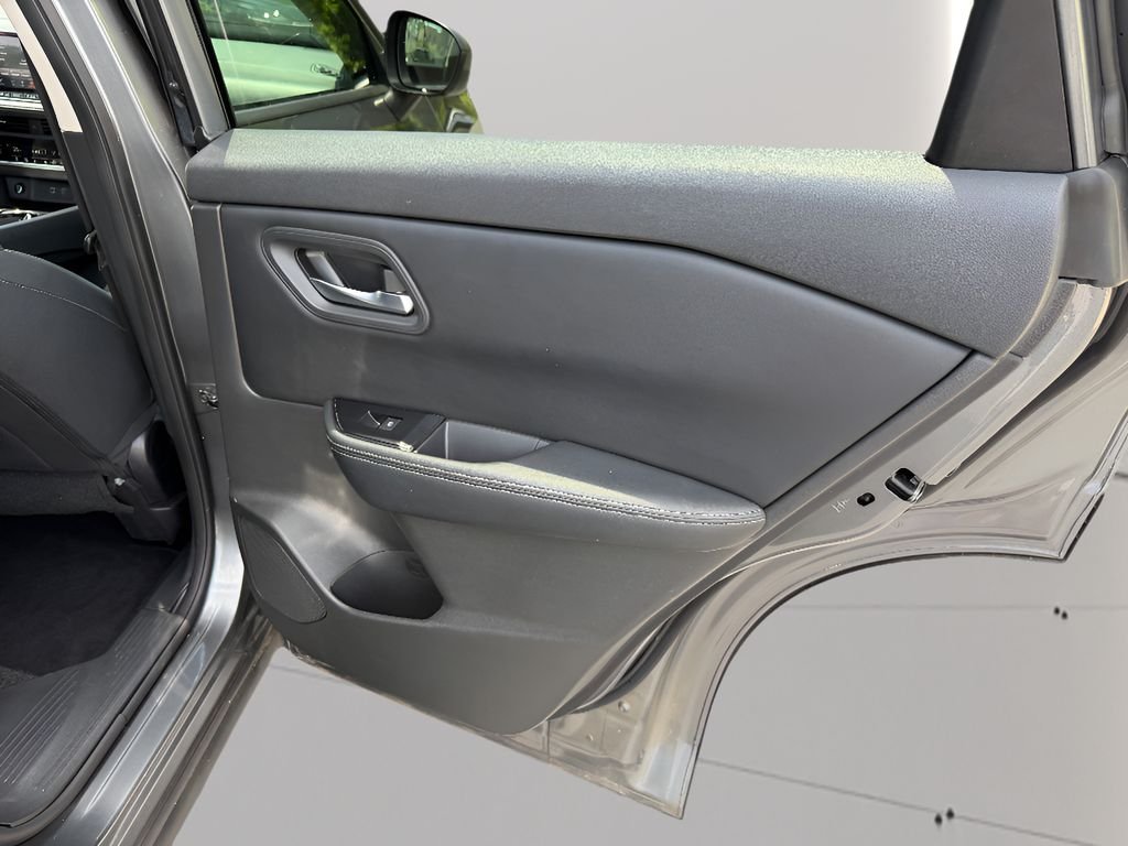 2024 Nissan Rogue SV - Photo 15