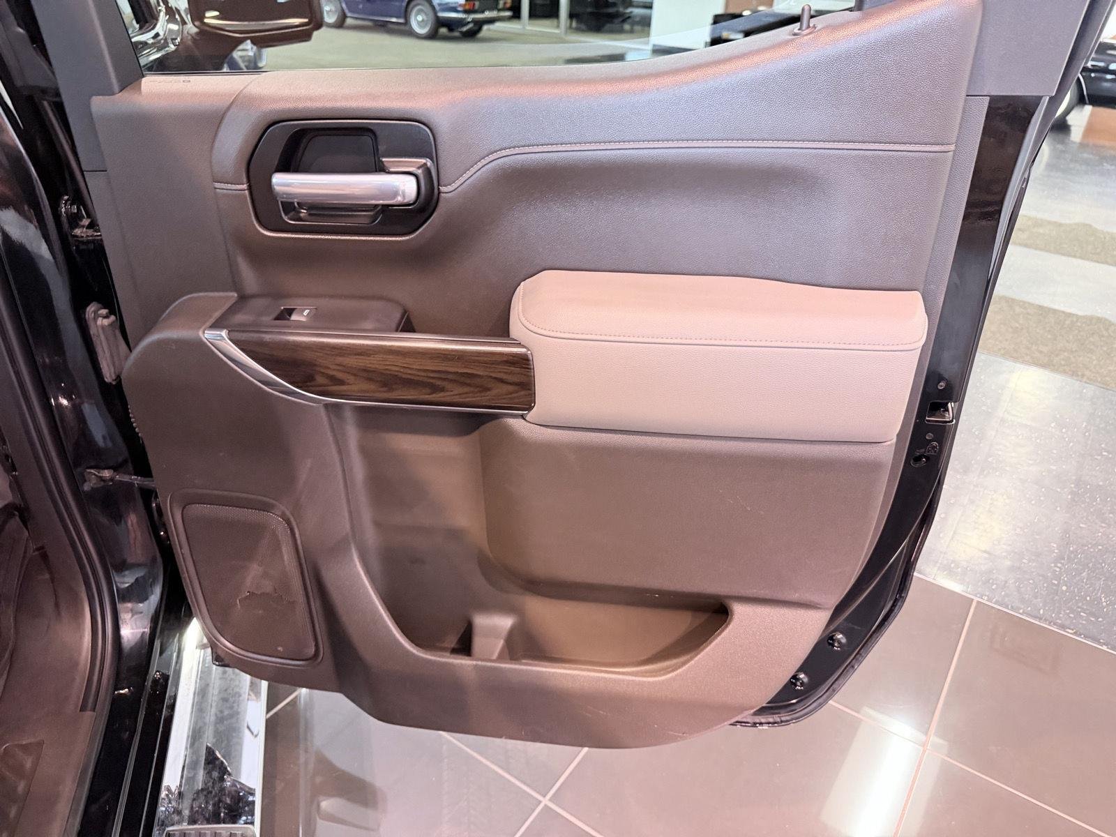 Used 2021 Onyx Black GMC SLT image 26