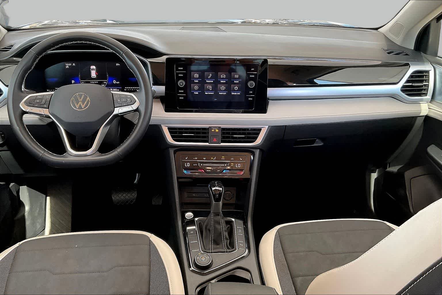 Used 2025 Deep Black Pearl Volkswagen SE image 15