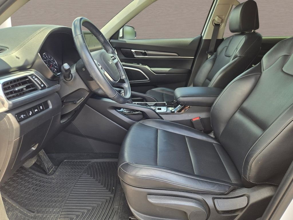 Used 2022 White Kia LX image 22
