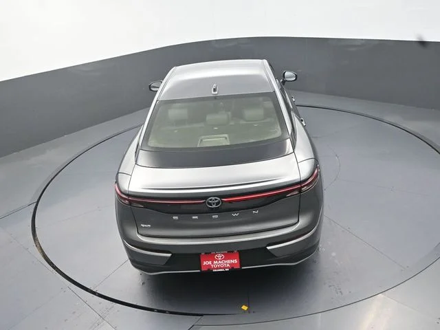 Used 2023  Toyota XLE image 26