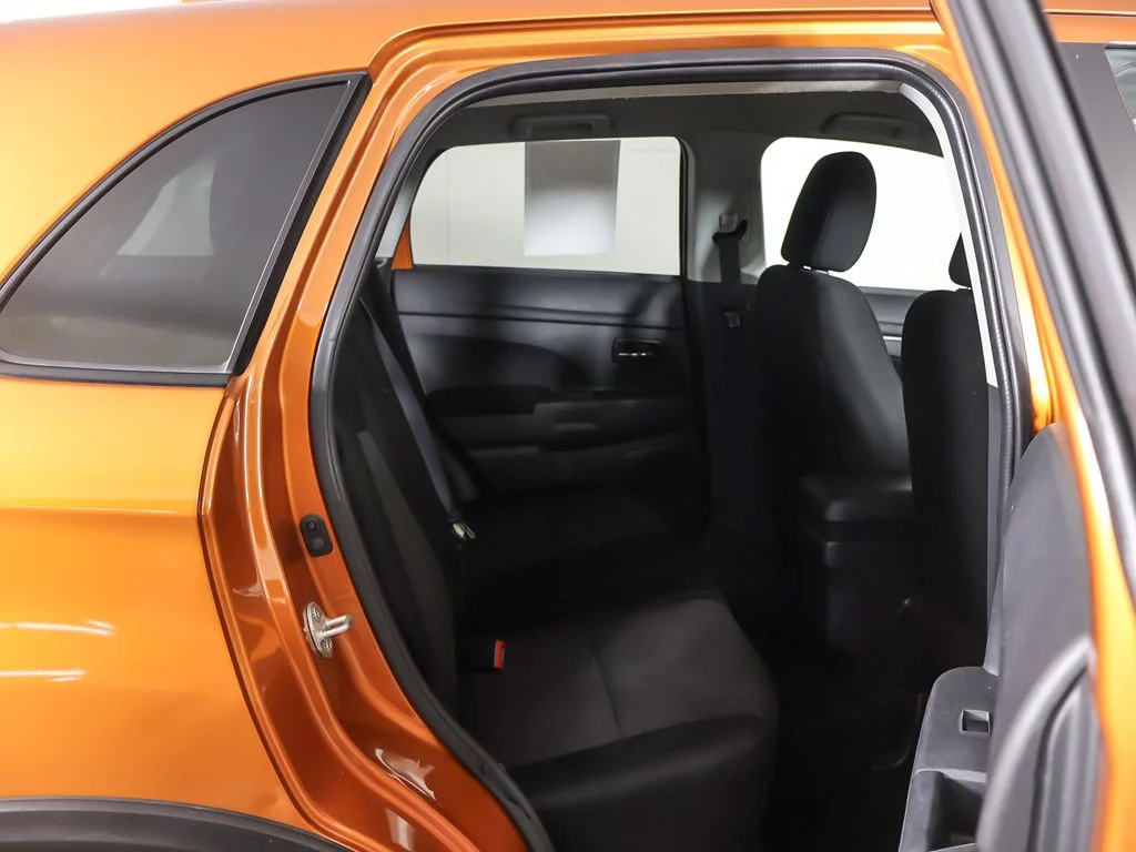 Used 2022  Mitsubishi 2.0 ES image 28