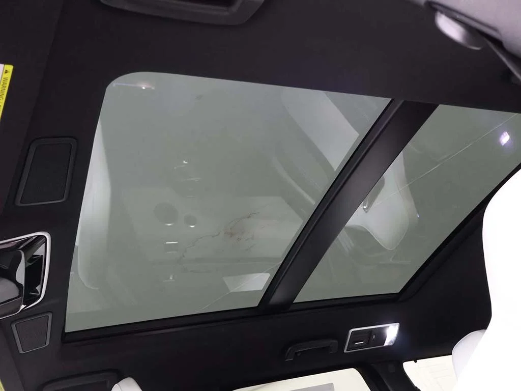 Used 2022 Gray Land Rover SVR image 26
