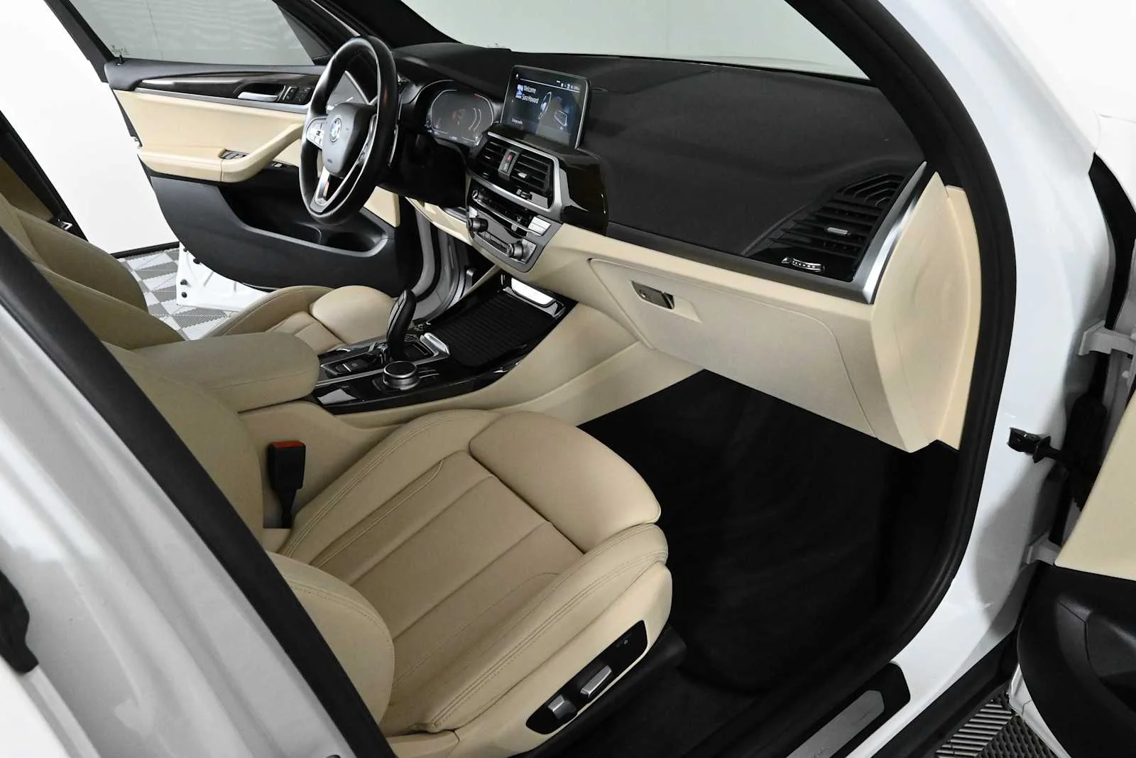 Used 2020 Mineral White Metallic BMW sDrive30i image 13