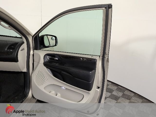 Used 2016 Beige Dodge SXT image 39