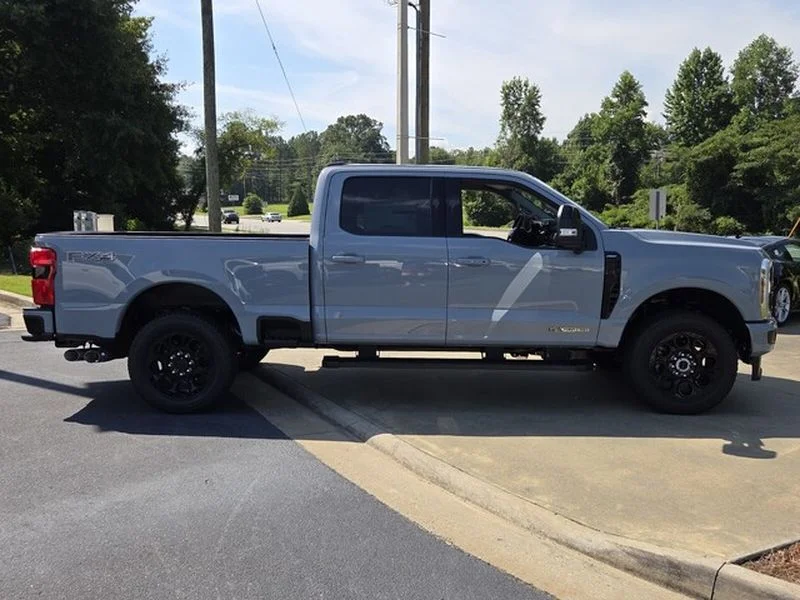 New 2026 Glacier Gray Metallic Tri-Coat Ford F-250® Lariat® image 15