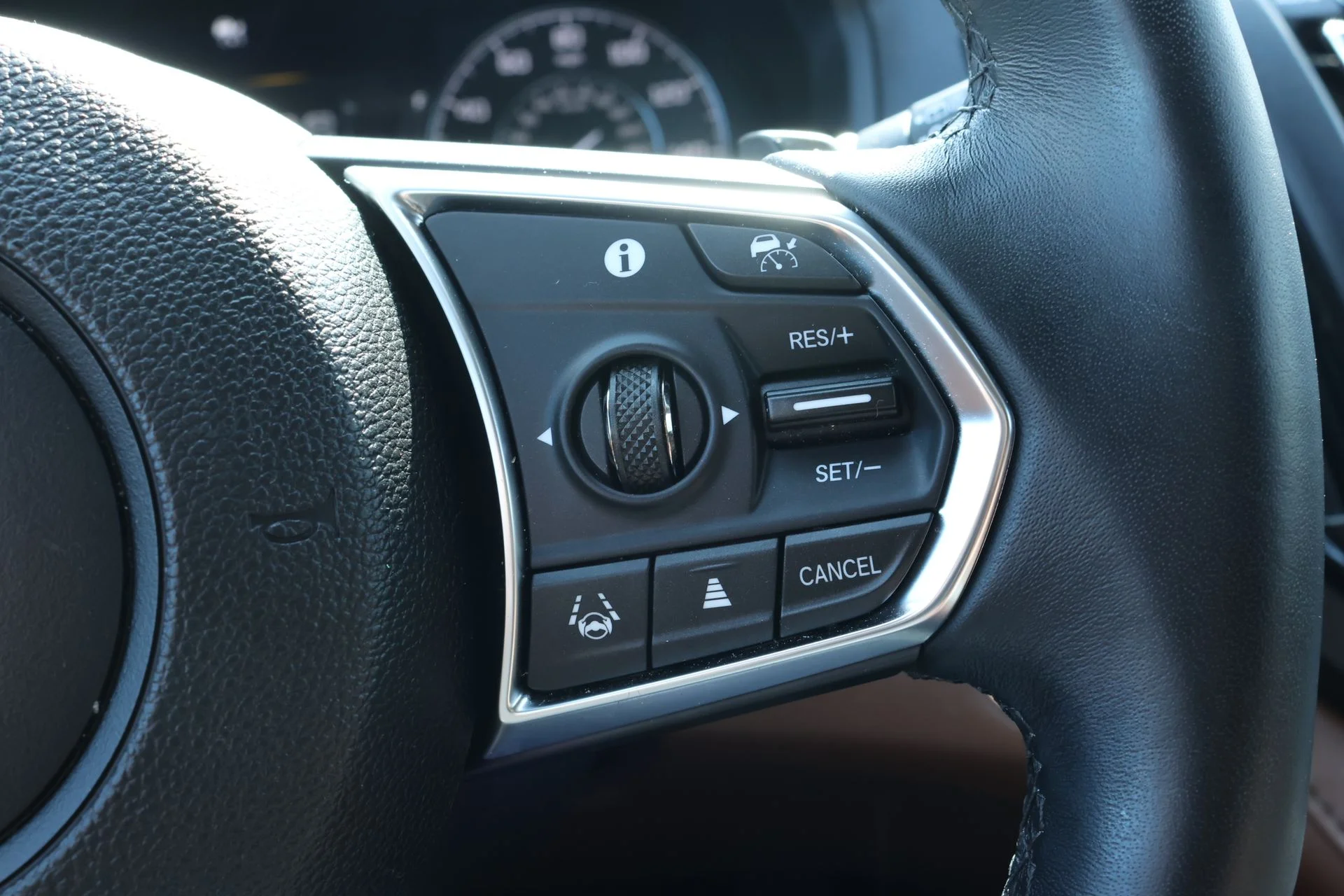Certified Used 2023 Liquid Carbon Metallic Acura TECH image 10