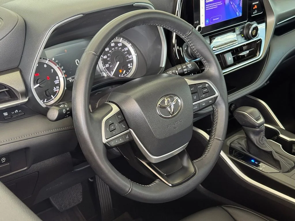 Used 2024 Silver Toyota XLE image 21