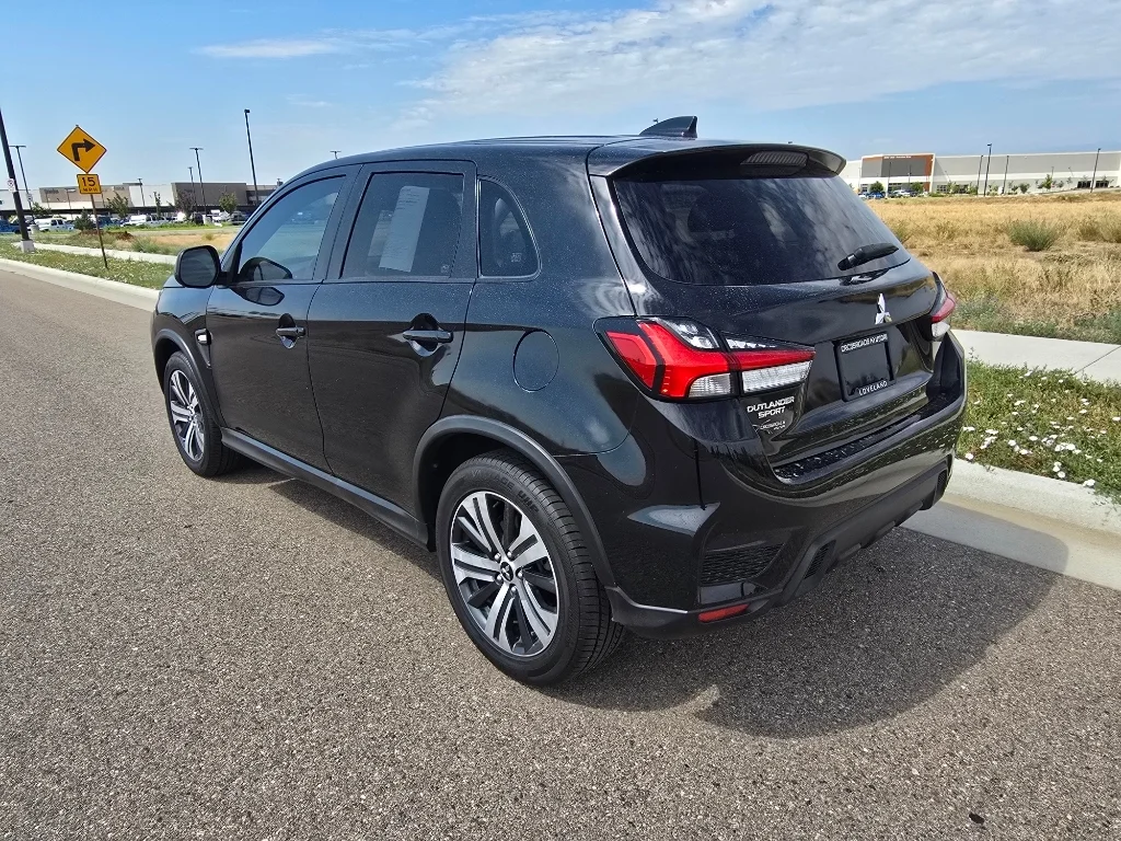 Used 2021 Labrador Black Metallic Mitsubishi LE image 3