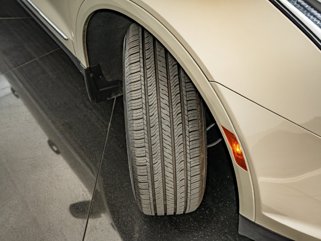 Used 2017 Silver Coast Metallic Cadillac Luxury image 42