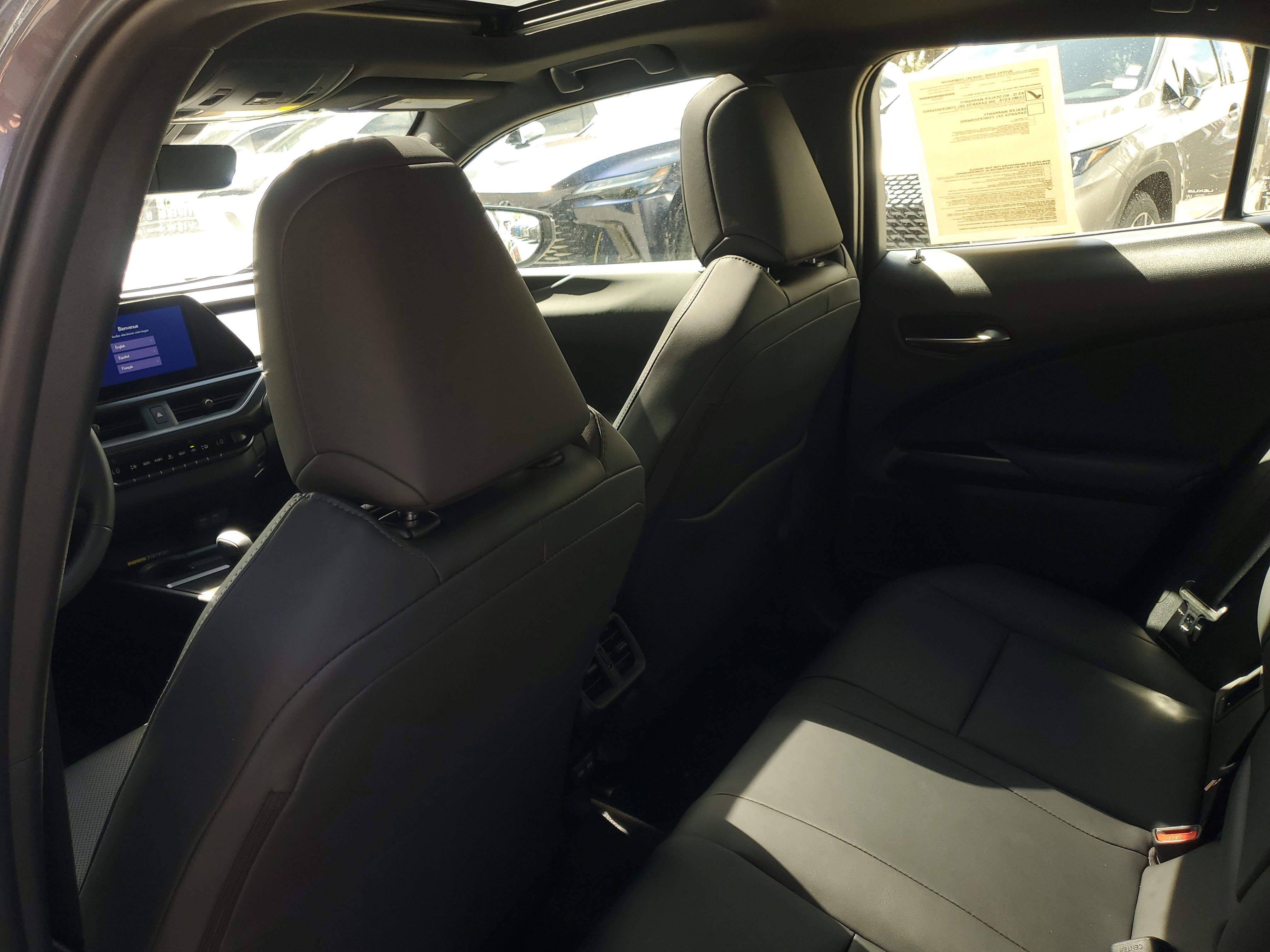 2025 Lexus UX Hybrid 300h - Photo 12