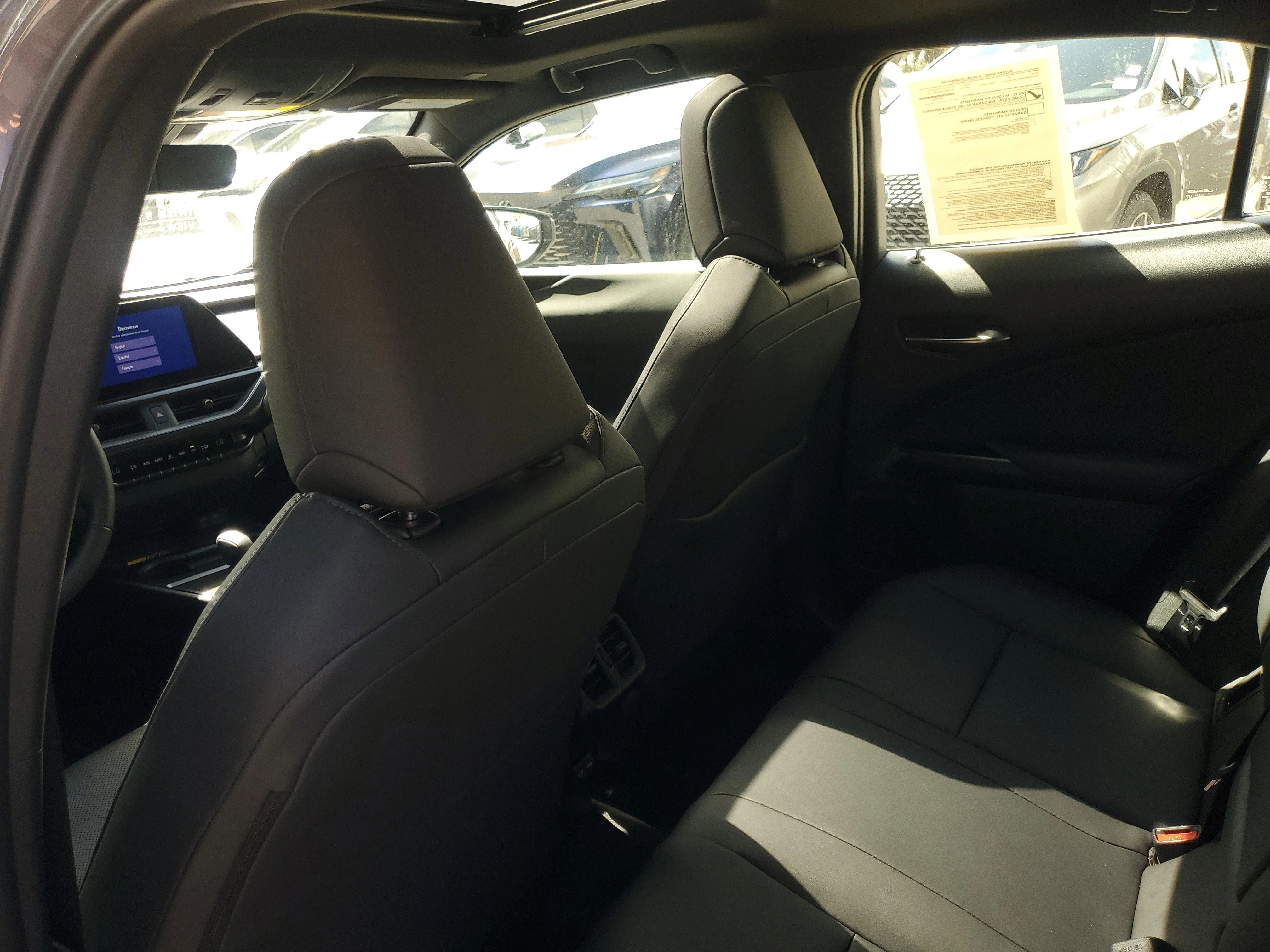 2025 Lexus UX Hybrid 300h - Photo 12