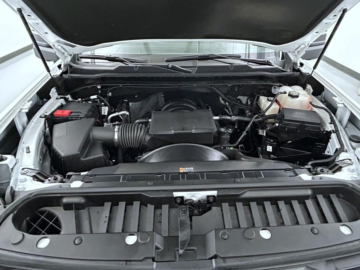 Used 2025 White Chevrolet LT image 24