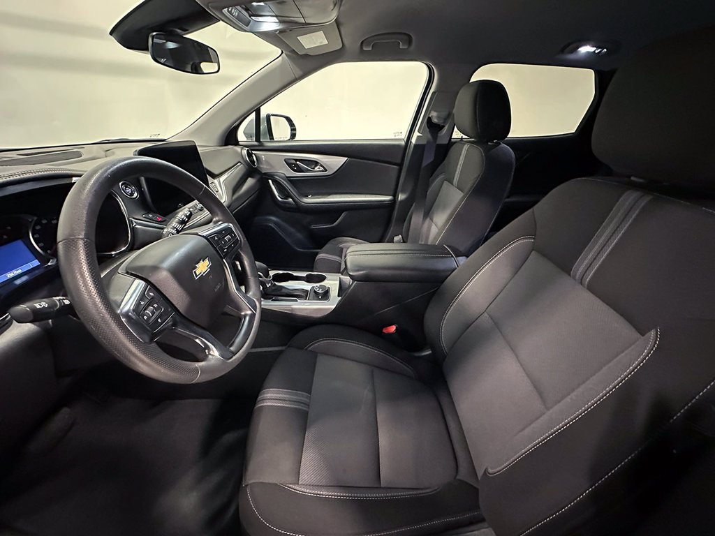 Used 2025 Gray Chevrolet LT image 3