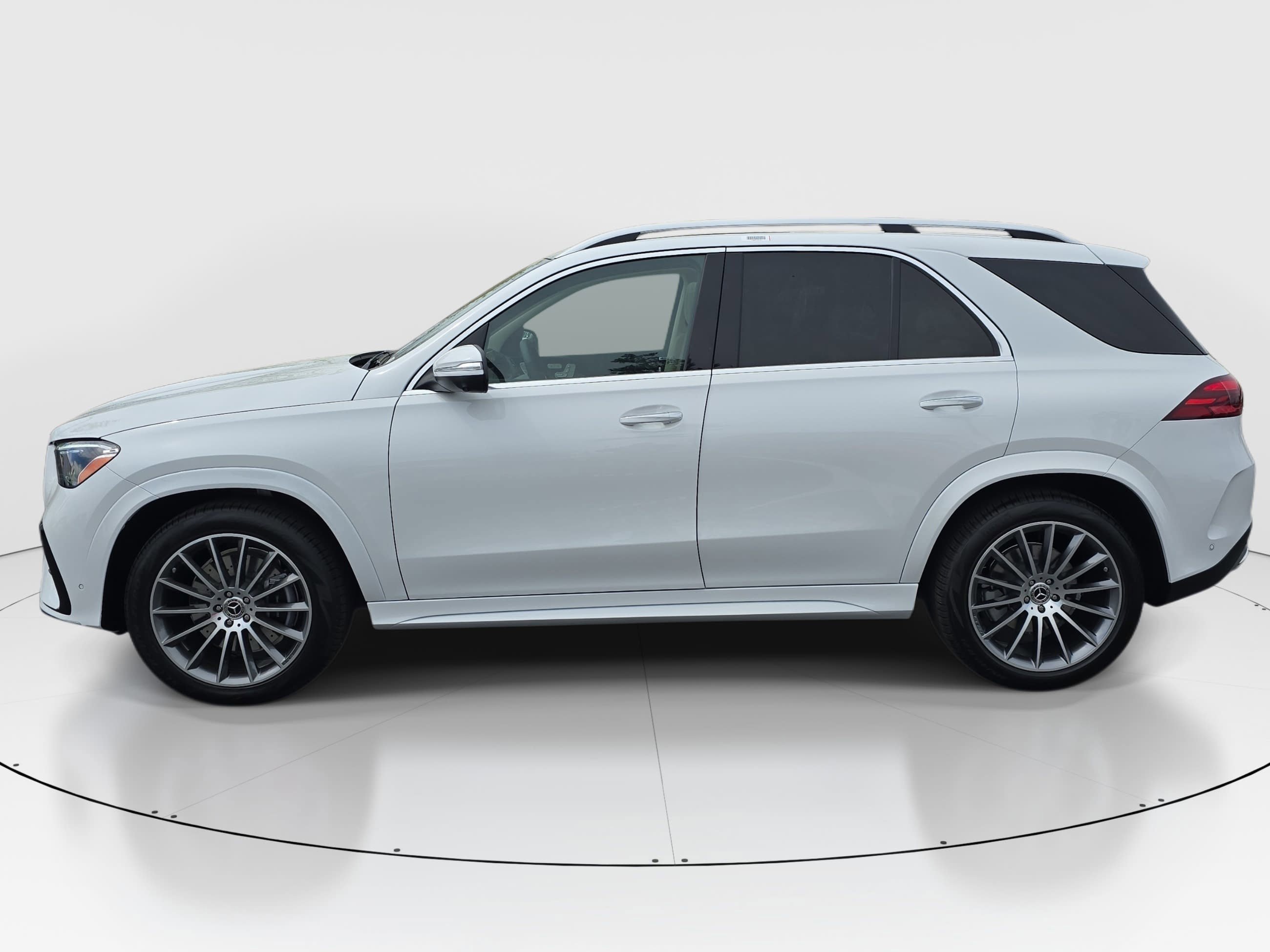 New 2026 MANUFAKTUR Moonlight White Metallic Mercedes-Benz GLE350 image 8