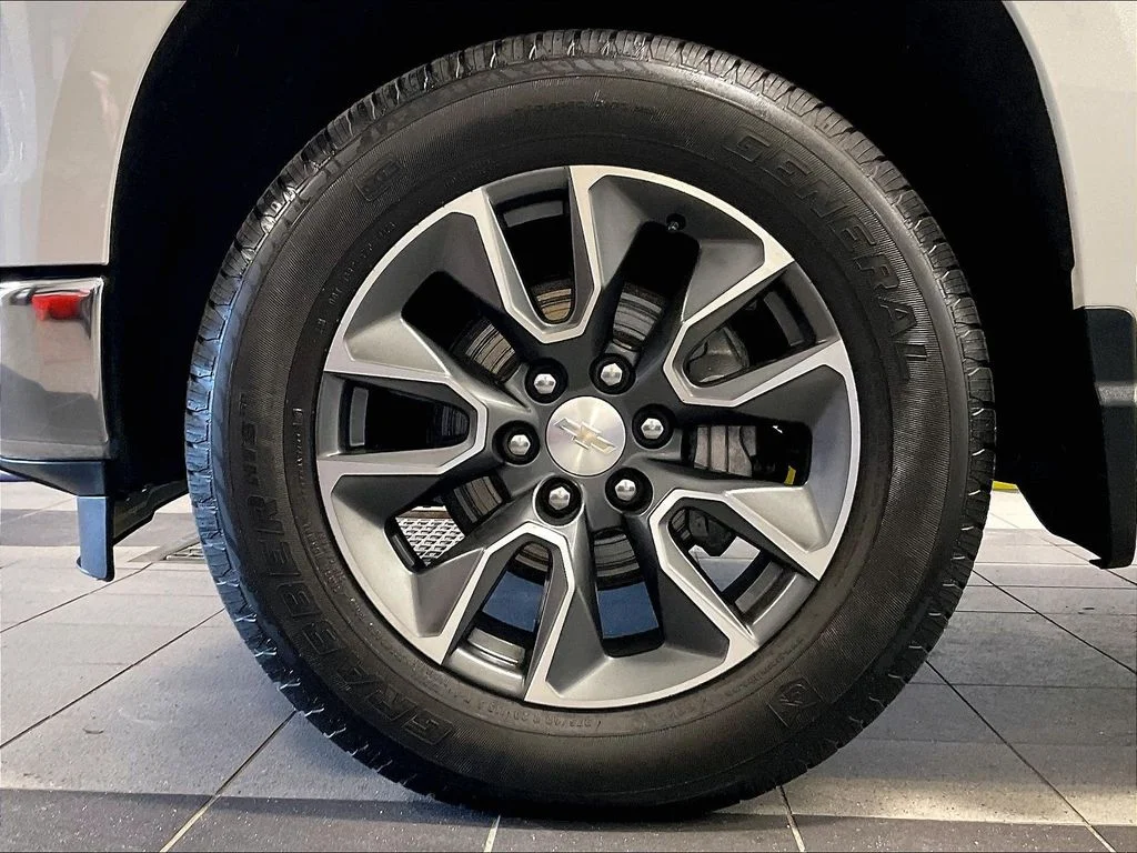 Used 2024 White Chevrolet LT image 7