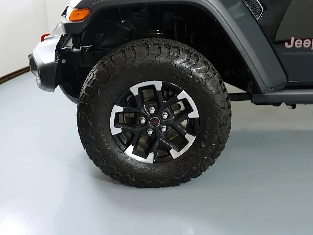 Certified Used 2025 Black Clearcoat Jeep Rubicon image 9