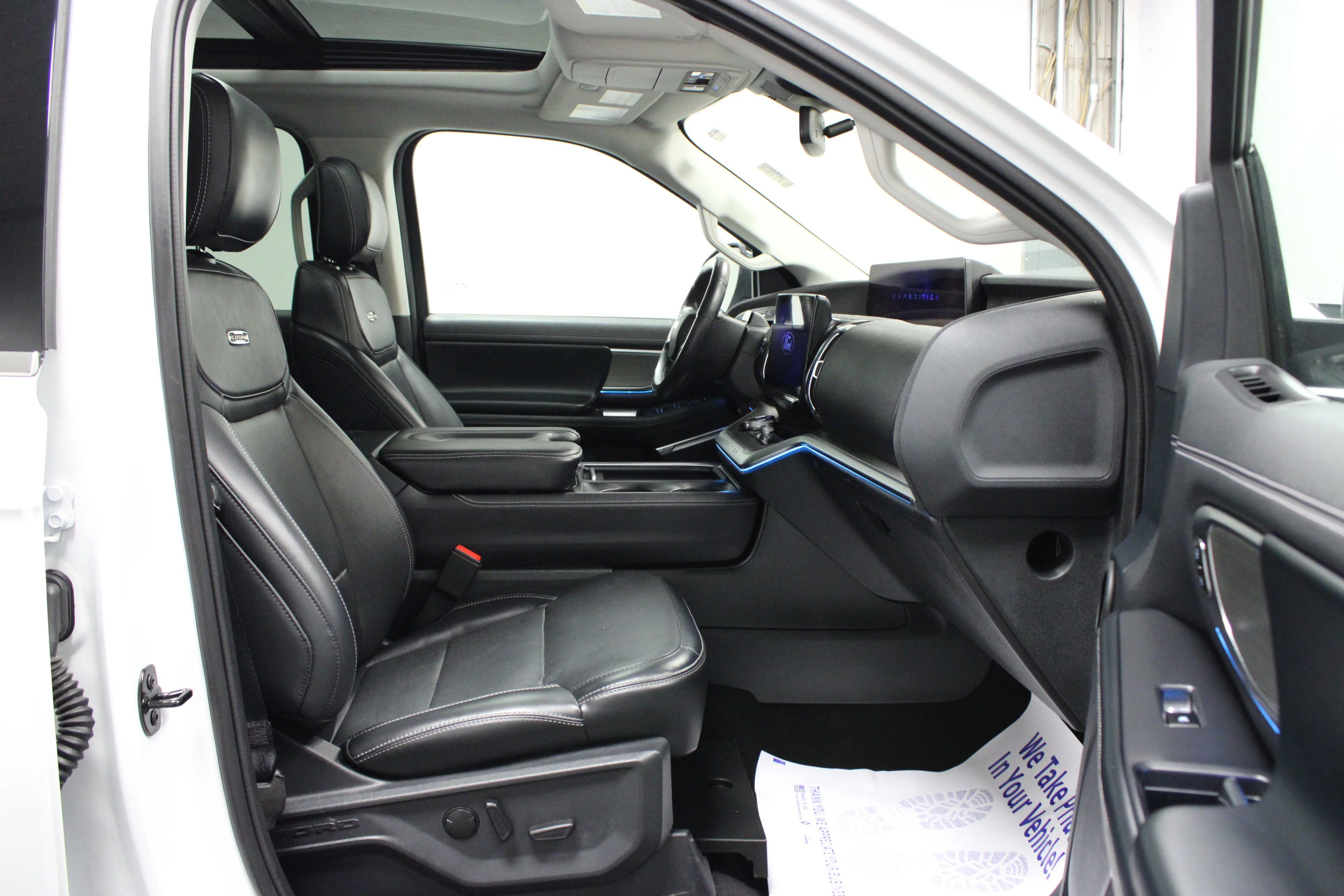 Used 2025 Oxford White Ford Platinum image 17