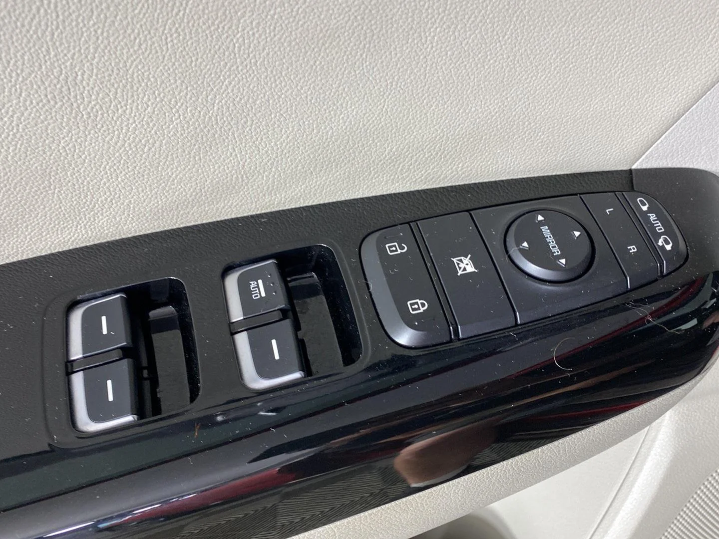 Used 2021 Hyper Red Kia SX Turbo image 21