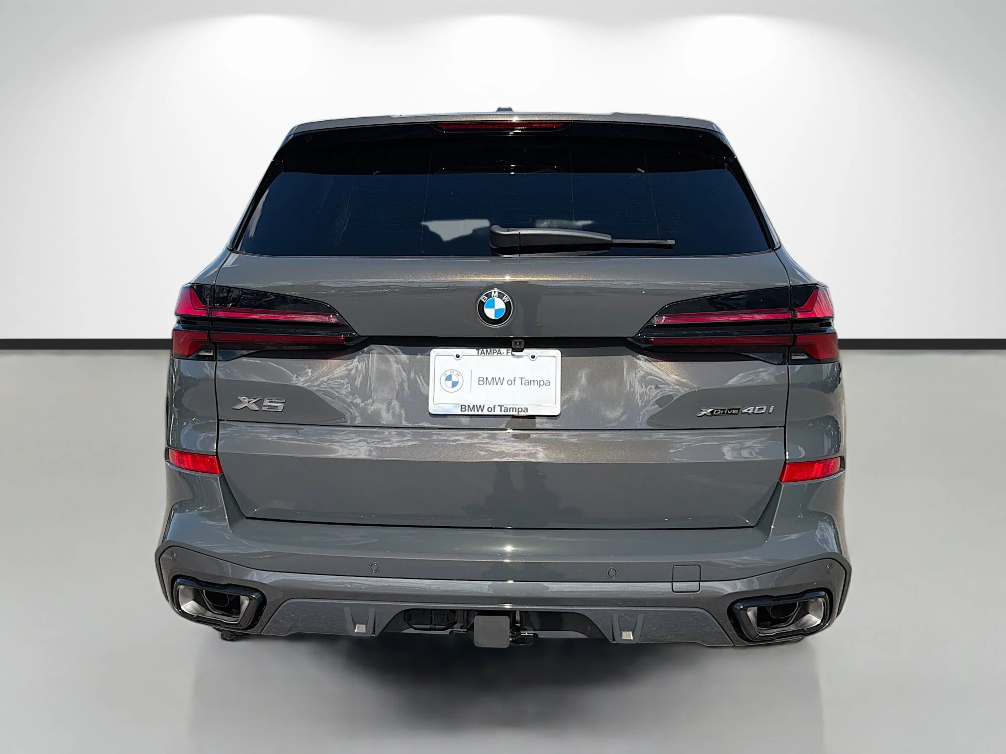 New 2026 Dravit Grey Metallic BMW xDrive40i image 4