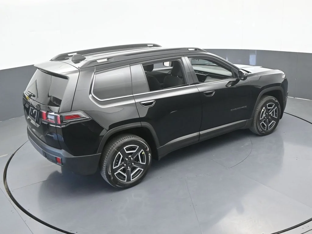 New 2026 Diamond Black Crystal Pearl-Coat Exterior Paint Jeep Laredo image 43