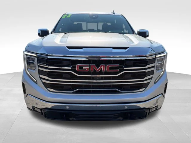 Used 2022 Silver GMC SLT image 2