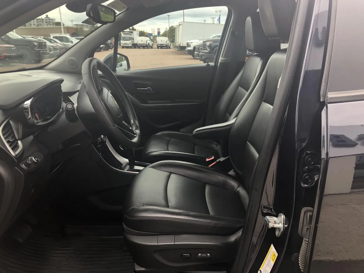 Used 2022 Blue Chevrolet AWD 4dr LT w/ Leather image 12