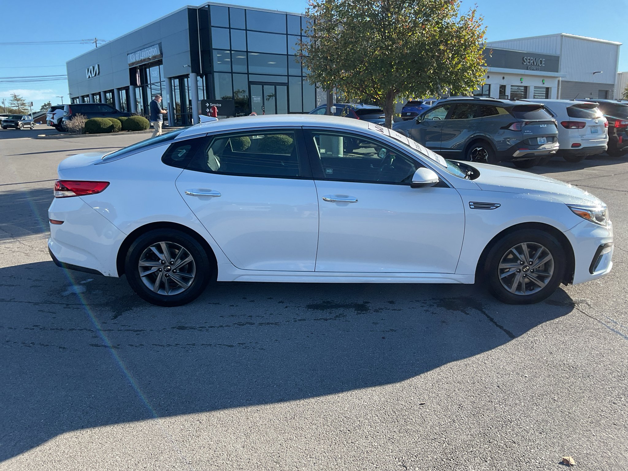 Used 2020 Snow White Pearl Kia LX image 7