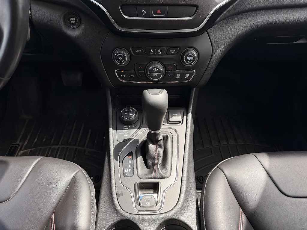 Used 2020 Granite Crystal Metallic Clear Coat Jeep Trailhawk Elite image 18