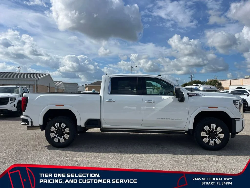 Used 2025 Summit White GMC Denali image 8
