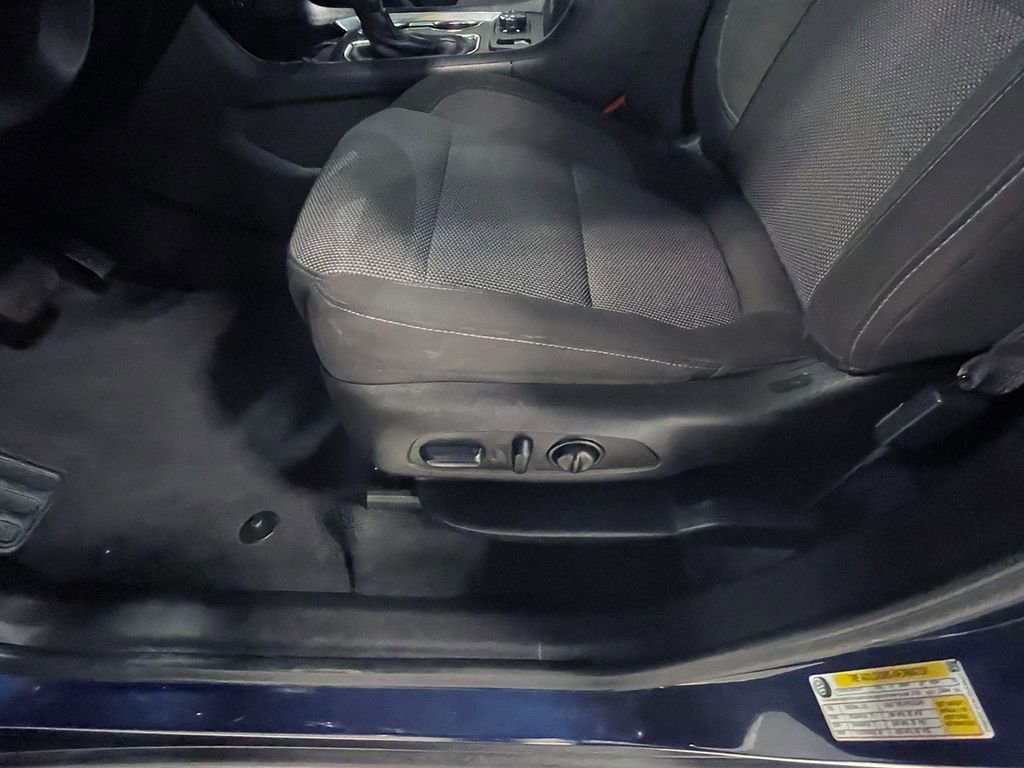 Used 2023 Northsky Blue Metallic Chevrolet LT Cloth image 22