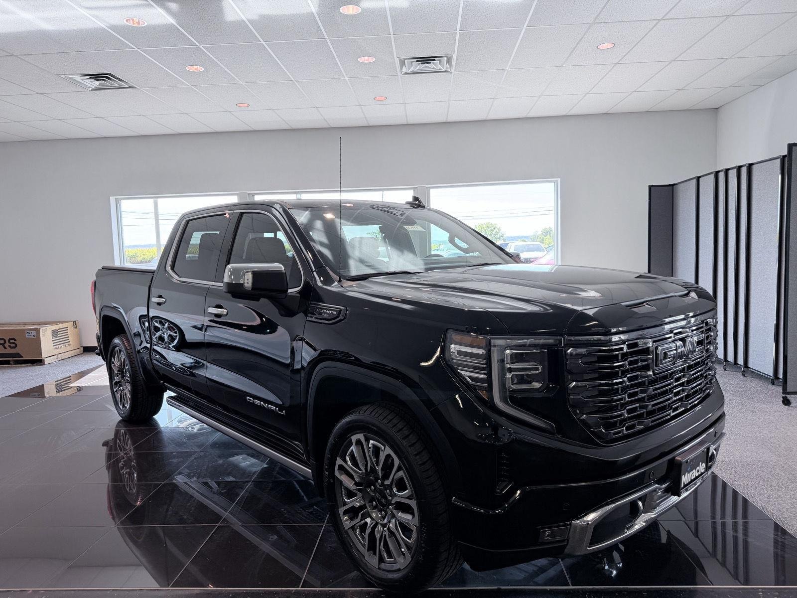 Used 2025 Onyx Black GMC Denali Ultimate image 9