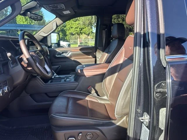 Used 2025 Silver GMC Denali image 9