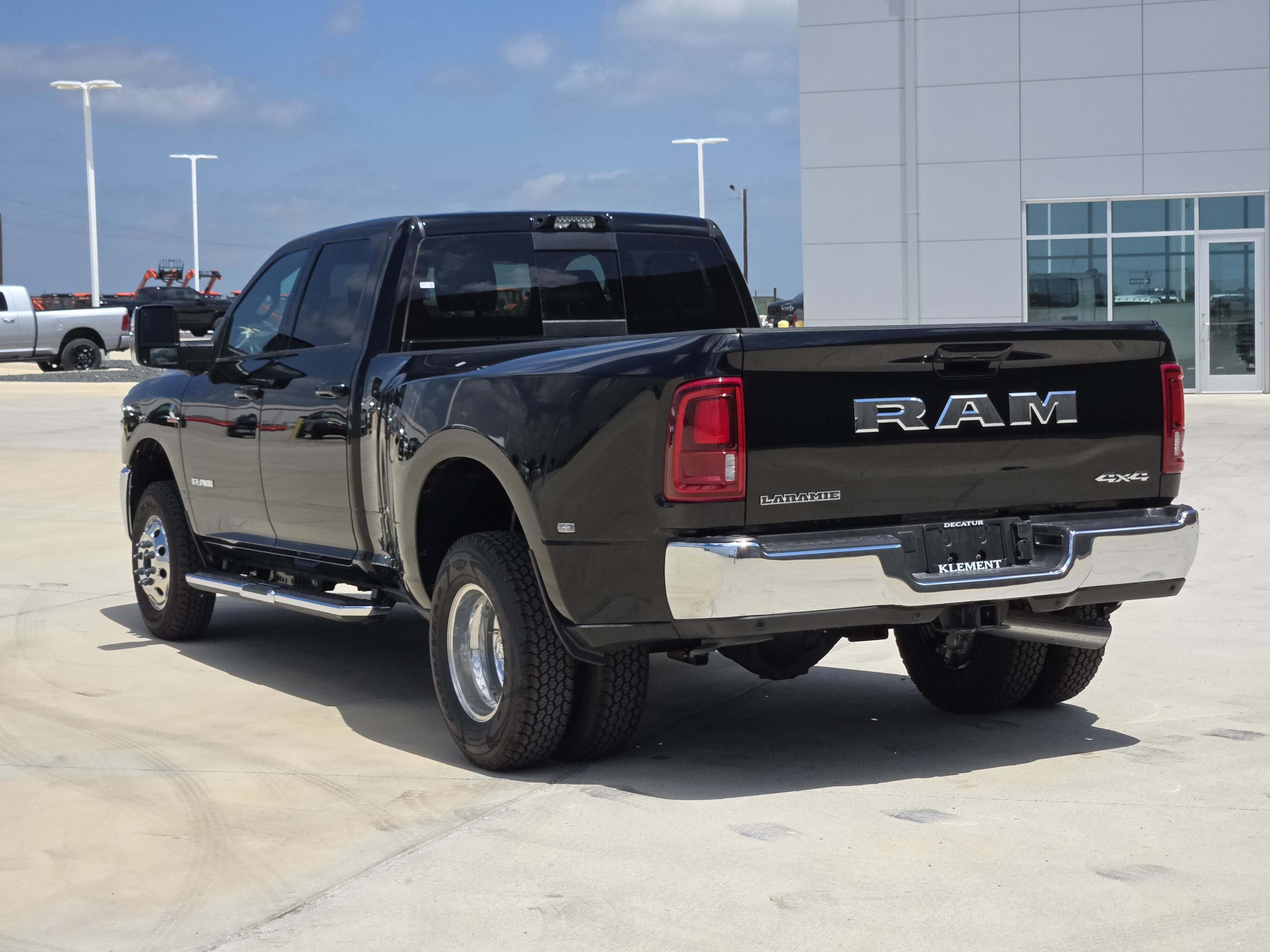 New 2026 Diamond Black Crystal Pearl-Coat Exterior Paint RAM Laramie image 4