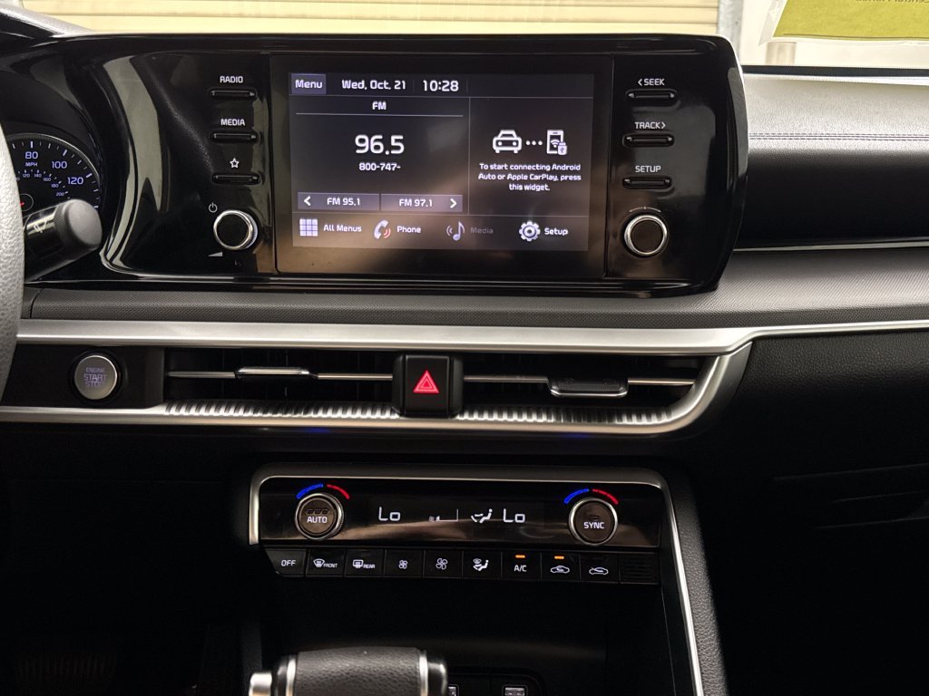 Used 2022 Red Kia LXS image 19