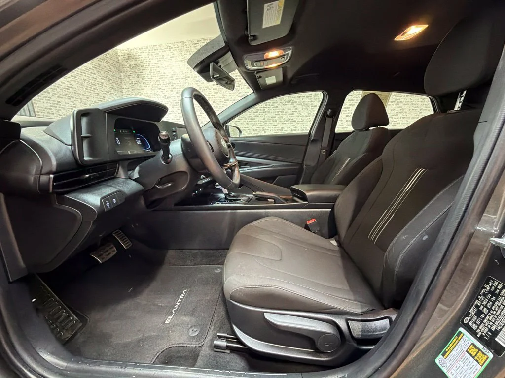 Used 2025 Amazon Gray Hyundai SEL Sport image 27