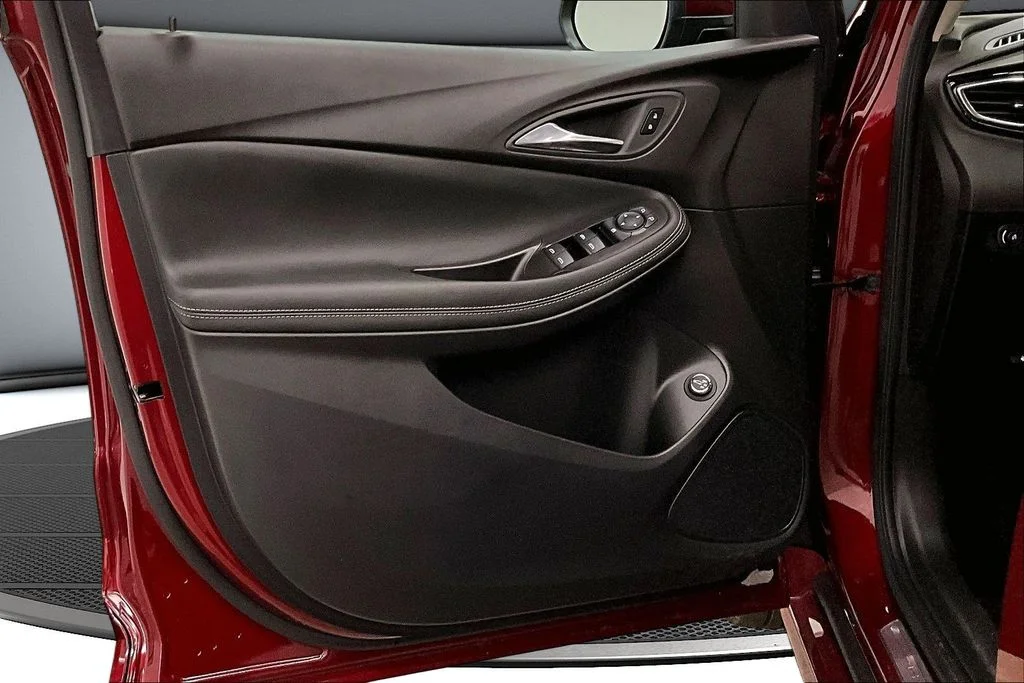 Used 2023 Red Buick Select image 20
