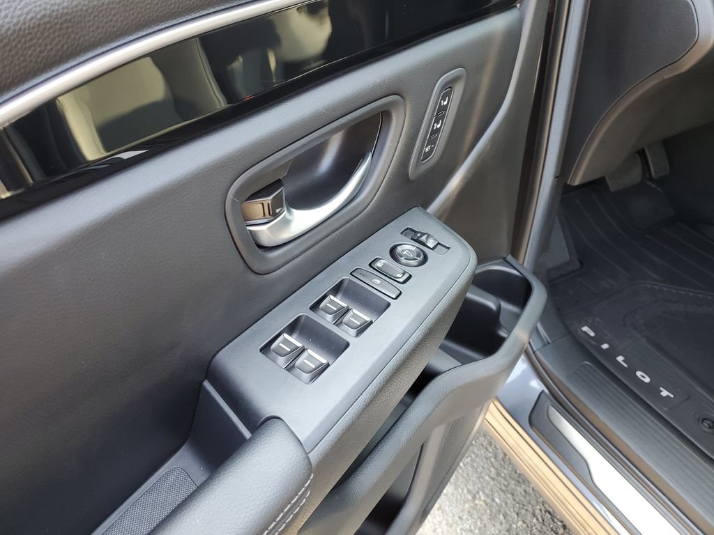Used 2025 WHITE Honda EX-L image 16