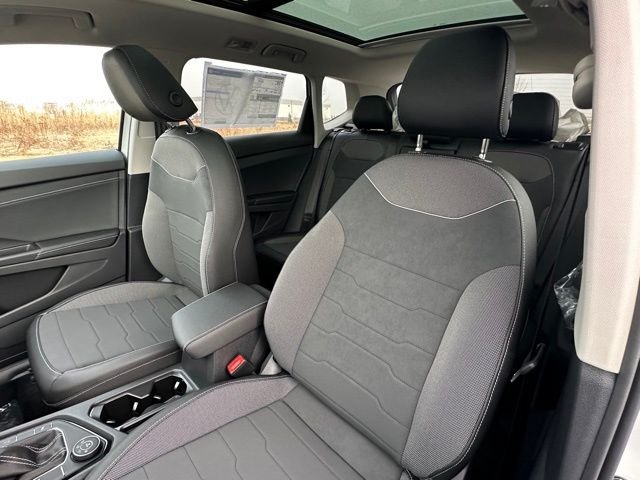 New 2026 Pure White W/Deep Black Roof Volkswagen 1.5T SE Black image 25