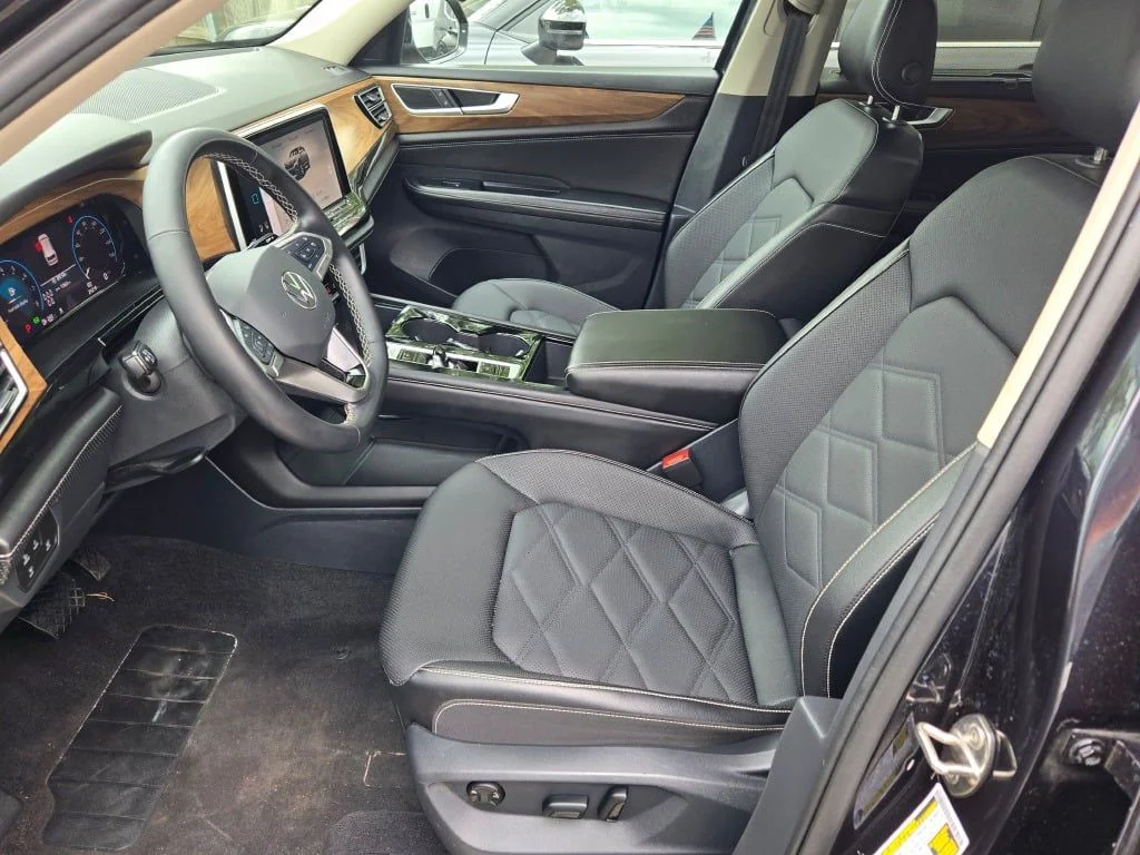 Used 2025 Gray Volkswagen 2.0T SE w/Technology image 18